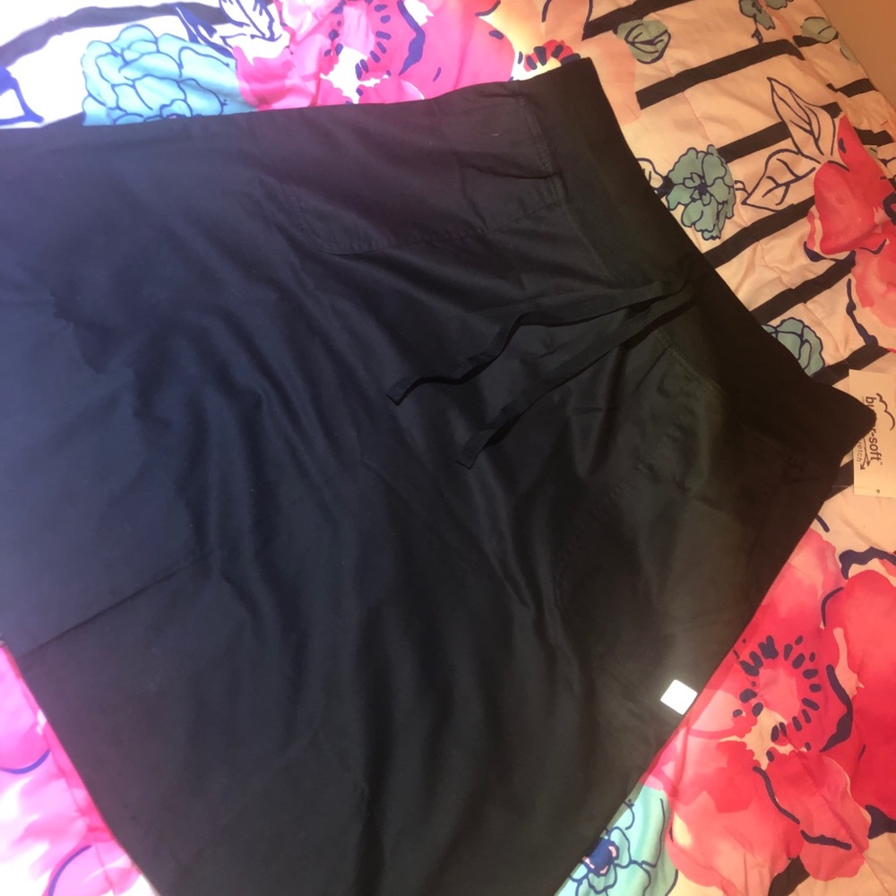 Scrub skirt! Never worn, new with tags.Large.